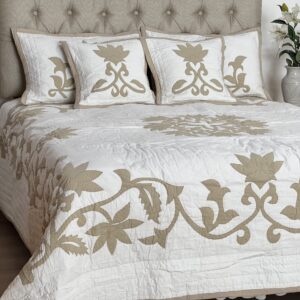 Beige Province Applique Cotton Quilt Set